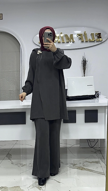 BROŞ DETAYLI TAKIM FÜME