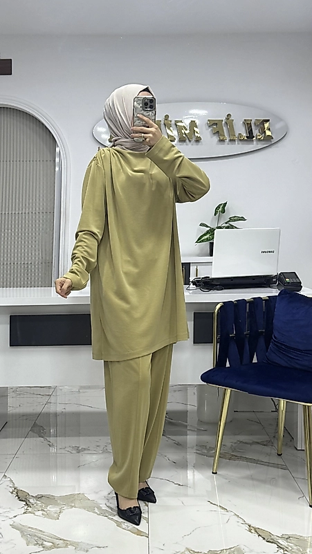 AYŞE AKAY OMUZ DETAYLI TAKIM YAĞ YEŞİLİ